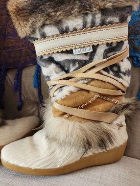 Tecnica Tan and Cream 80’s Ski Fur Winter Boots with Patterned Shaft size 38.